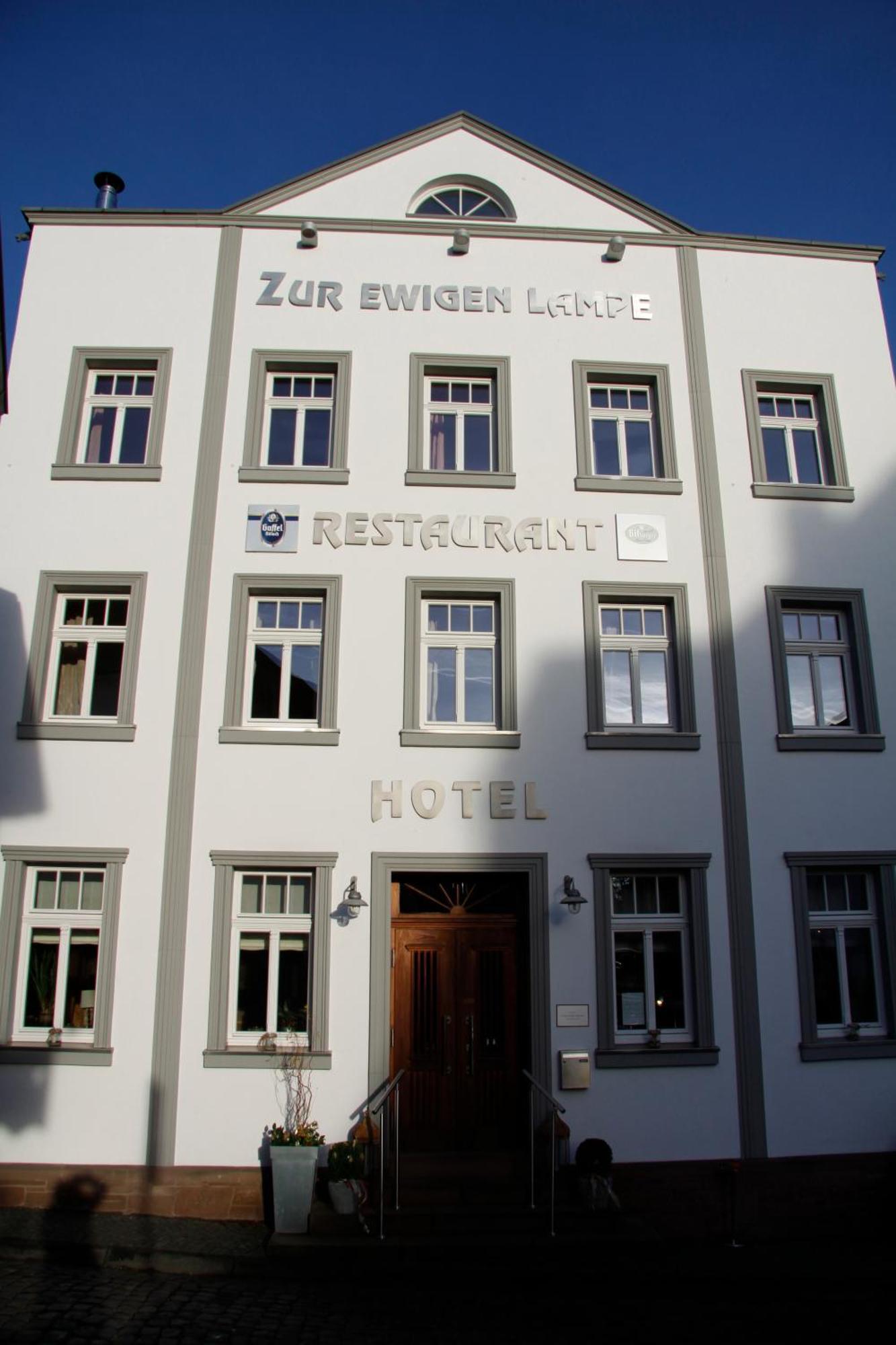 Zur Ewigen Lampe Romantisches Landhotel & Restaurant Nideggen Exterior photo