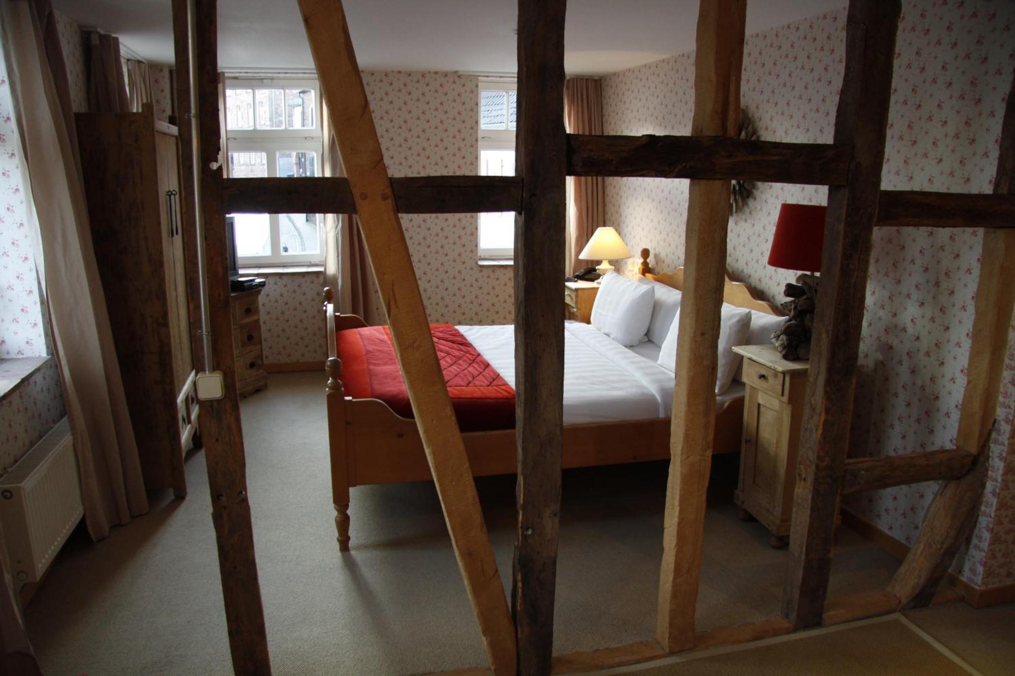 Zur Ewigen Lampe Romantisches Landhotel & Restaurant Nideggen Room photo